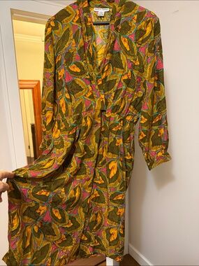 Hana sung silk Printed Leaf-Pattern Wrap Dress in Olive and Mustard size 12